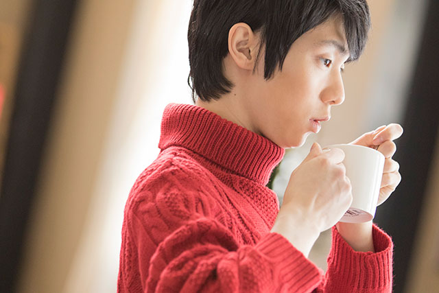 羽生結弦選手が“SNS映え”自撮り写真を公開！ロッテ「ホットガーナ」新CM「母ごころ」篇が全国でオンエア