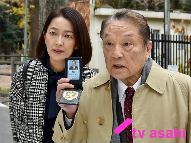 伊東四朗＆羽田美智子の凸凹父娘が事件に挑む「おかしな刑事」。シリーズ第22作はイリュージョン殺人に迫る！