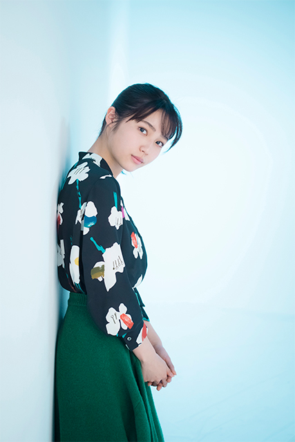 秋田汐梨、16歳の素顔に迫るインタビュー 「ホームルーム」で山田裕貴がこよなく愛する優等生役を演じ「ちょっとだけ自信がつきました」