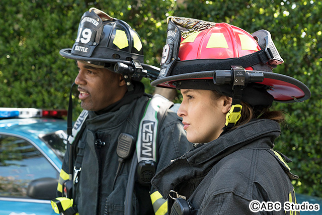 ジェイナ・リー・オルティス＆ジェイソン・ジョージが「STATION 19」の見どころを語る！