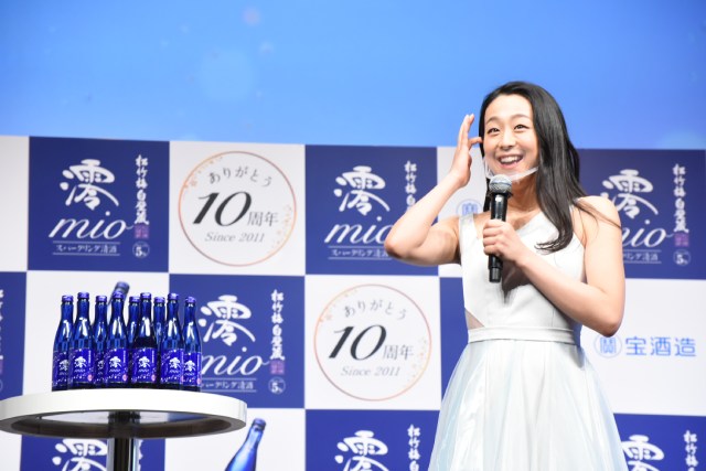 浅田真央がスパークリング清酒のおいしい楽しみ方を伝授！ 2020年の一文字は“進”