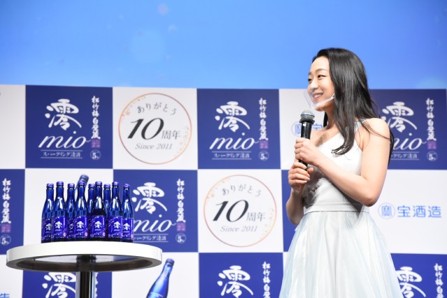 浅田真央がスパークリング清酒のおいしい楽しみ方を伝授！ 2020年の一文字は“進”