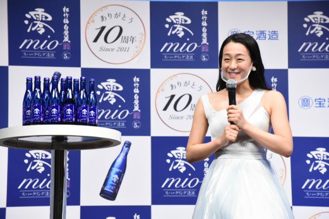 浅田真央がスパークリング清酒のおいしい楽しみ方を伝授！ 2020年の一文字は“進”