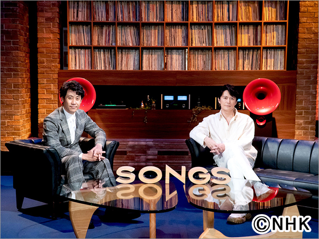 福山雅治と大泉洋が「SONGS」でテレビ初対談。大泉が泣いた「道標」を弾き語りで披露