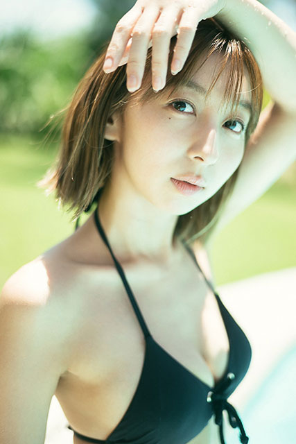 飯田里穂が芸能生活20周年記念写真集に込めた思い「メモリアルな1冊です！」