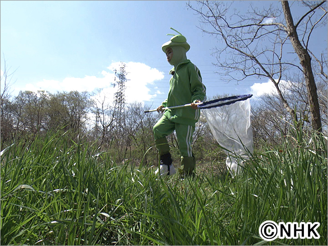 “カマキリ先生”香川照之が“子カマキリ”寺田心と課外授業で虫捕り対決！