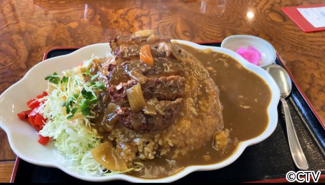 “オモウマい”サービス精神！ てんこ盛りの“小サイズ”料理や200円のラーメンが登場