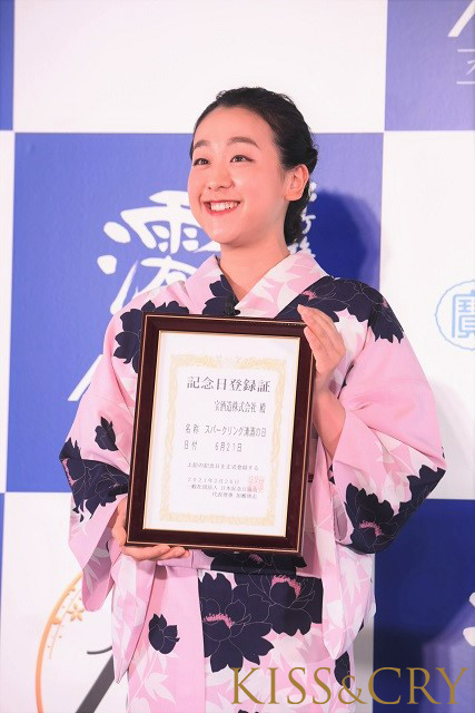 浅田真央が浴衣姿で短冊に願いを。「過去の自分を超えることができますように」