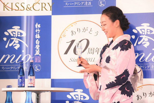 浅田真央が浴衣姿で短冊に願いを。「過去の自分を超えることができますように」