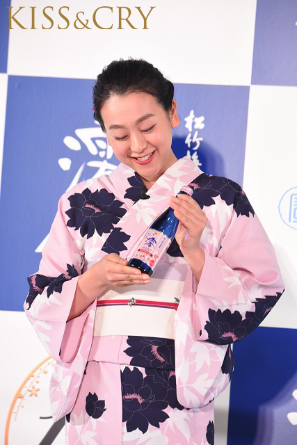 浅田真央が浴衣姿で短冊に願いを。「過去の自分を超えることができますように」