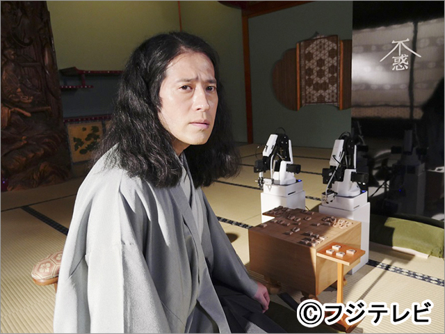 又吉直樹、「世にも奇妙な物語」初主演。AI棋士を相手に対局