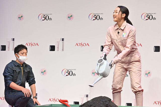 浅田真央が「アルソア ドリーム プロジェクト」スタートセレモニーに登場！「自給自足の生活をしたいです」