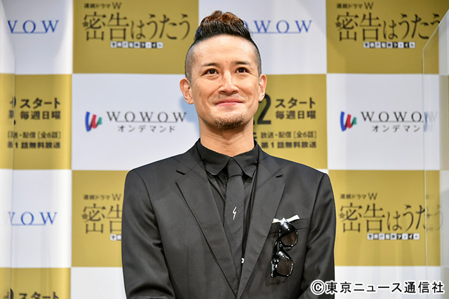 松岡昌宏、「密告はうたう」共演の後輩・戸塚祥太からの「女性だったら完全に落ちる」の言葉に赤面!?