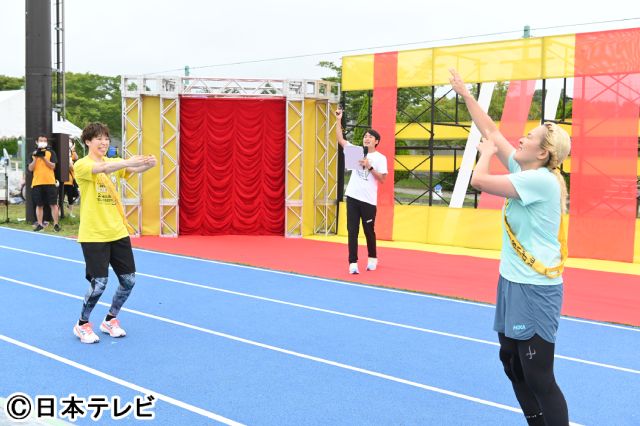 「24時間テレビ44」東京五輪女子バスケットボールの銀メダリスト・林咲希が第9走者として笑顔でスタート