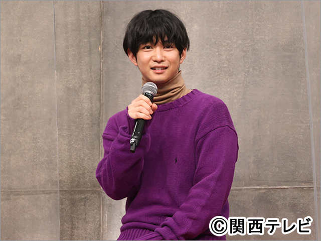 綾野剛、「アバランチ」で共演の福士蒼汰＆千葉雄大に“意外な素顔”を明かされ照れ笑い