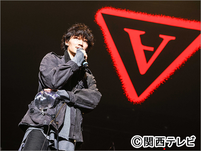 綾野剛、「アバランチ」主題歌で“援護射撃”するUVERworldのライブにサプライズ登場