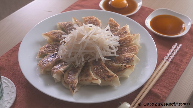 「ごほうびごはん」桜井日奈子が思わずうっとり！ 見たら絶対食べたくなる絶品焼き鳥＆罪なギョーザのフルコースとは？