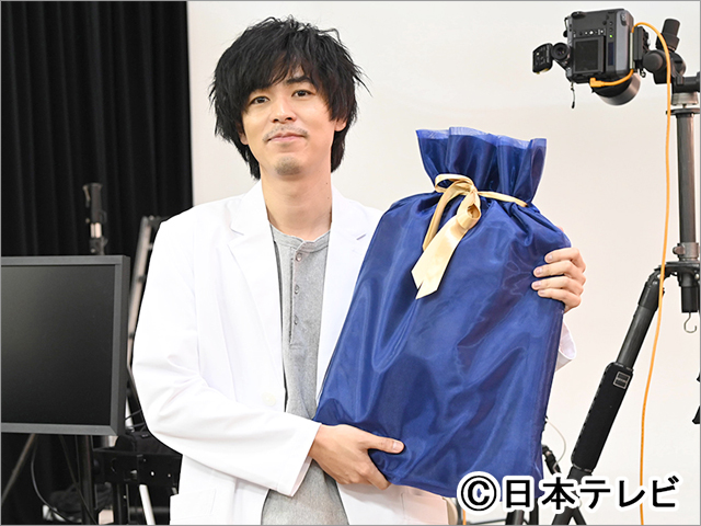 成田凌の28歳を「逃亡医F」撮影現場でお祝い！ プライム帯初主演に「気合入ってます」