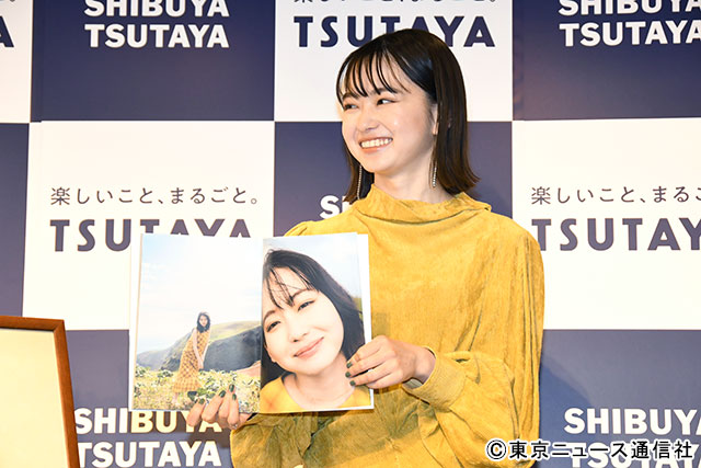 山田杏奈セカンド写真集「BLUE」イベント会見レポート