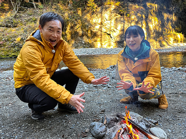 “艇王”植木通彦×“さばいどる”かほなん、 ワイルド系キャンプで火起こし＆極上肉を堪能