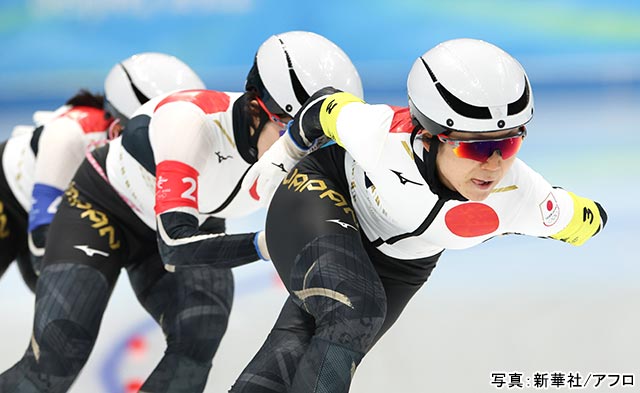 北京五輪2022スピードスケート チームパシュート／高木美帆、高木菜那、佐藤綾乃　写真：新華社/アフロ