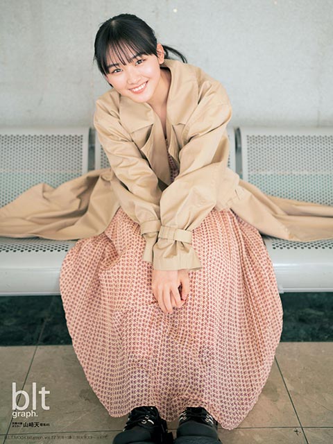 「blt graph. vol.77」別冊付録　特大ポスター①／山﨑天（櫻坂46）