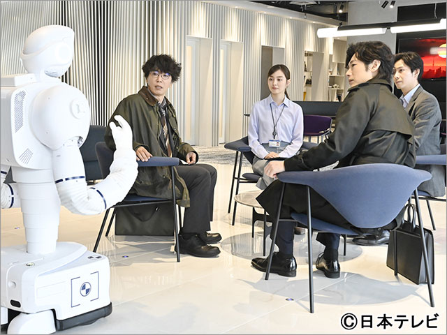 内田理央が「パンドラの果実」に出演。「本物のロボットとのお芝居は大変でした」