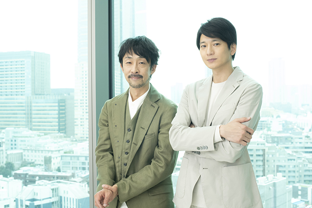 向井理×北村有起哉の爆笑対談！「先生のおとりよせ」過酷すぎた撮影現場とは!? 向井「先輩ですけど、戦友という感じです」北村「本当に刺激的な日々でした」