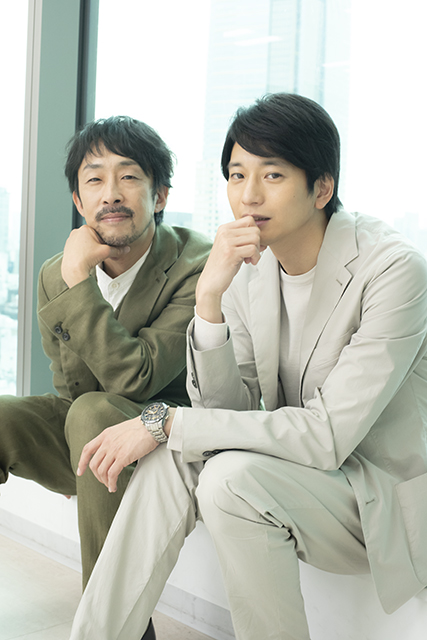 向井理×北村有起哉の爆笑対談！「先生のおとりよせ」過酷すぎた撮影現場とは!? 向井「先輩ですけど、戦友という感じです」北村「本当に刺激的な日々でした」