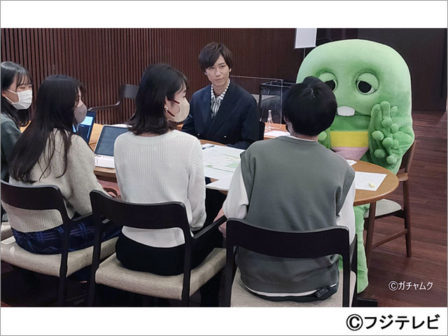 Snow Man・阿部亮平が母校・上智大学でSDGsの取り組みを取材。恩師との再会で意外な素顔も明らかに