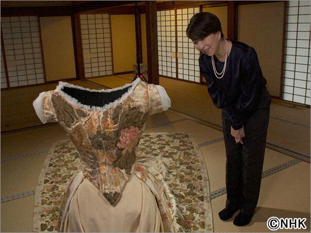 美子皇后着用の現存最古で最高格式のロングドレス・大礼服の秘密に迫る！ 真矢ミキが美しさに感激