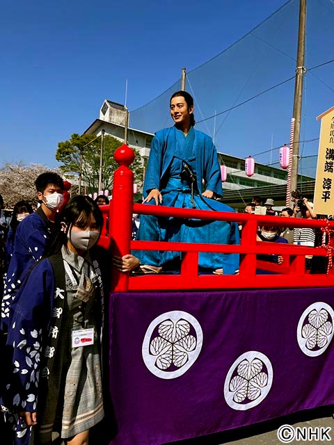 「どうする家康」今川氏真役・溝端淳平が「静岡まつり」に参加。「皆さんの優しさに包まれながらの行列は楽しかった」