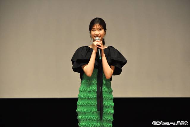 「日曜の夜ぐらいは. . .」完成披露試写でのサプライズメッセージに清野菜名、岸井ゆきの、生見愛瑠が涙