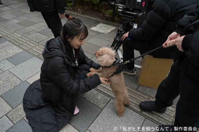 「私がヒモを飼うなんて」プロデューサー・飯田和孝×佐久間晃嗣、オフショットと共に振り返る制作のこだわりを大公開！