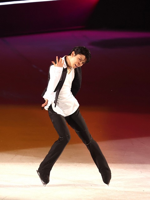 羽生結弦の華麗な演技を大判サイズでリポート！