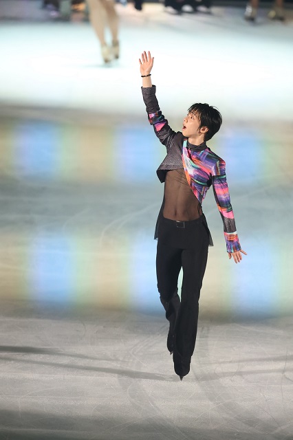 羽生結弦の華麗な演技を大判サイズでリポート！