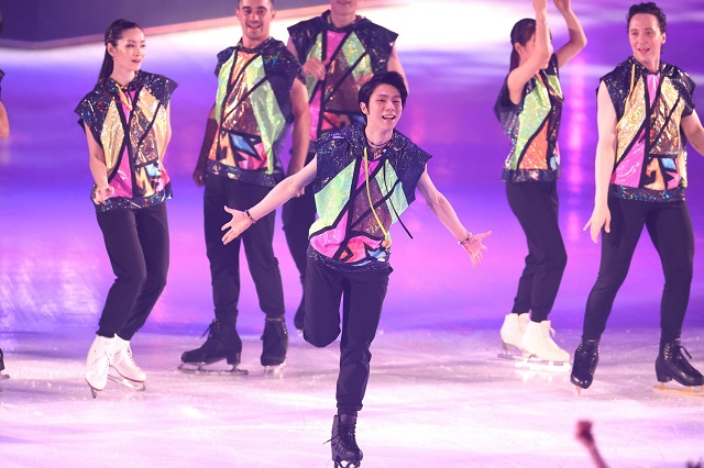 羽生結弦の華麗な演技を大判サイズでリポート！