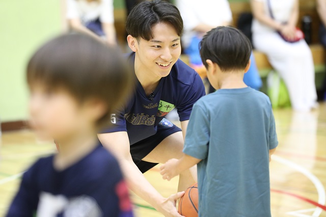 Bリーグ・横浜BCの河村勇輝、来シーズンそしてW杯への挑戦を語る――子どもたちとファンにバスケで夢を届けたい！