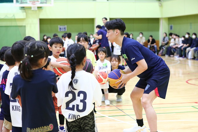 Bリーグ・横浜BCの河村勇輝、来シーズンそしてW杯への挑戦を語る――子どもたちとファンにバスケで夢を届けたい！