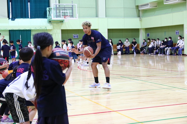 Bリーグ・横浜BCの河村勇輝、来シーズンそしてW杯への挑戦を語る――子どもたちとファンにバスケで夢を届けたい！