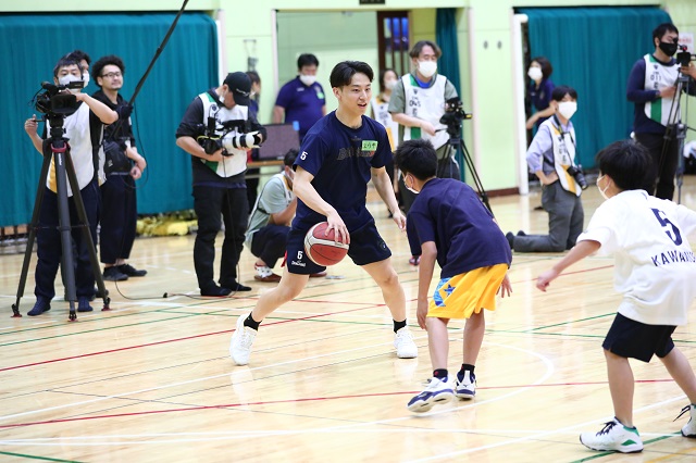 Bリーグ・横浜BCの河村勇輝、来シーズンそしてW杯への挑戦を語る――子どもたちとファンにバスケで夢を届けたい！