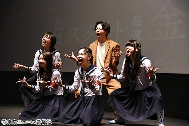 「警部補ダイマジン」生田斗真が新しい学校のリーダーズとOP曲「マ人間」のダンスを披露