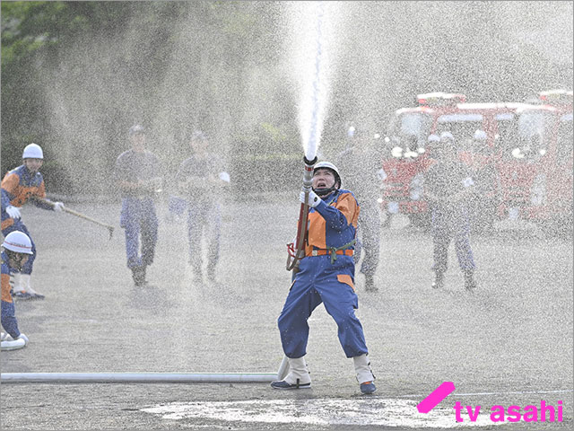 中村倫也主演「ハヤブサ消防団」で猛特訓の末に放水に挑戦！ 本物の消防車＆エキストラ275人が結集