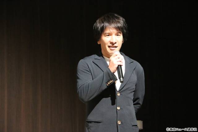 「何曜日に生まれたの」飯豊まりえ、野島伸司が会見に登壇。曜日占いで“この夏の運勢ベスト3”も発表！