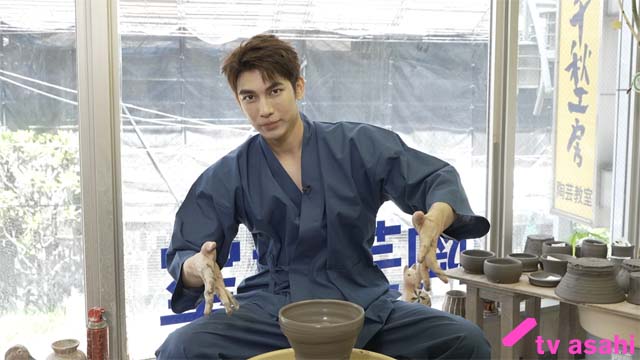 タイの人気俳優・Mewが東京で陶器作り＆和紙染めに挑戦！