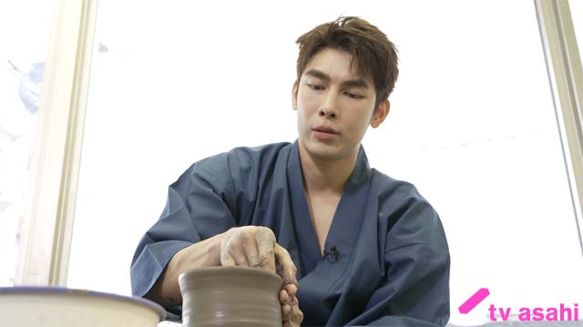 タイの人気俳優・Mewが東京で陶器作り＆和紙染めに挑戦！
