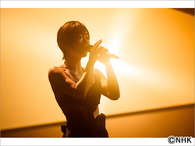 宇多田ヒカルが「ライブ・エール2023」で内村光良と24年ぶりに再会。話題の新曲「Gold　～また逢う日まで～」も披露