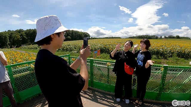 友近、水森かおり、おいでやす小田がヒマワリ畑に感動！ 北竜町を散歩旅