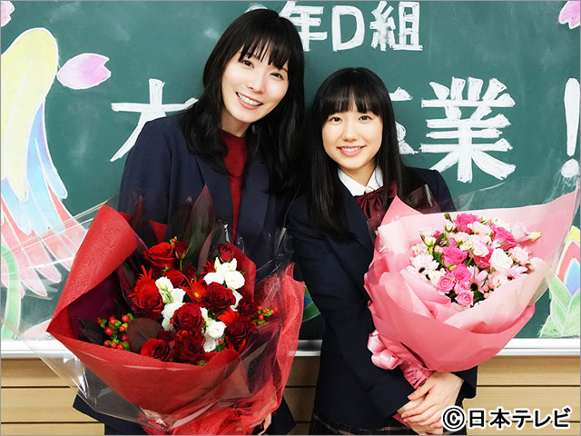 「最高の教師」松岡茉優、芦田愛菜ら3年D組とクランクアップ！ 生徒たちに向けて送った熱いメッセージとは