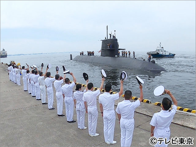 自衛隊の知られざる裏側を徹底取材！ ブルーインパルスの神業、潜水艦や要人が乗る“スーパーピューマ”の内部も公開